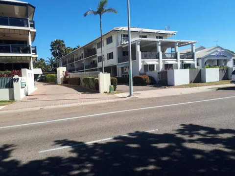 Residential Two-bedroom Unit On The Strand, Self-check In, Wi-fi - Inverell Accommodation 3