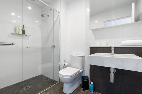 Roomy 2BR 2BA City-Centre Apt - Inverell Accommodation 3