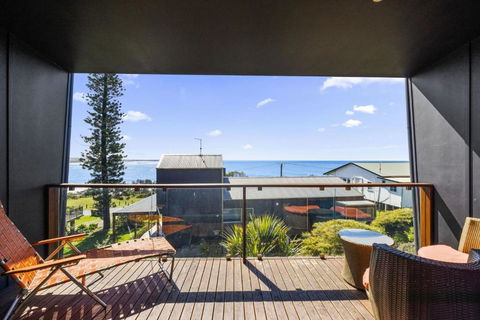 Rock Ledge - Inverell Accommodation 0