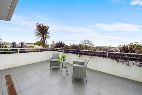 Rooftop 2 Bed Apt With Terrace At Newtown - Inverell Accommodation 3
