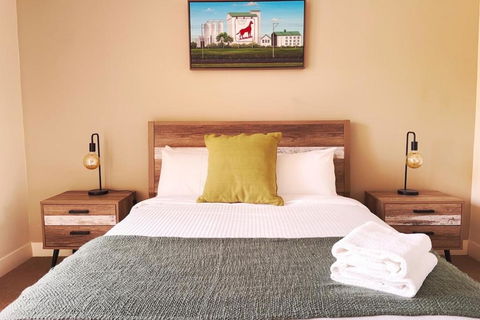 Rooftops On Henrycentre Of West End Cafes - Inverell Accommodation 0