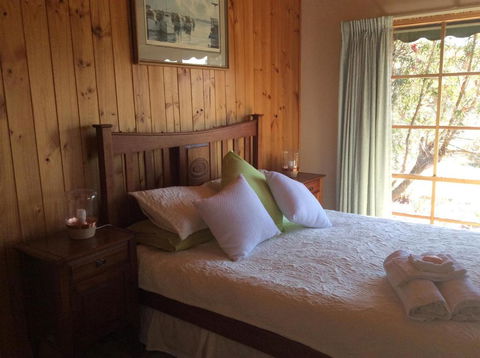 Rose Cottage - Inverell Accommodation 2