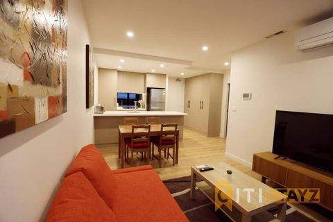 Ruby Red, 1Bd 1Bth Apt - Woden CBD - Inverell Accommodation 0