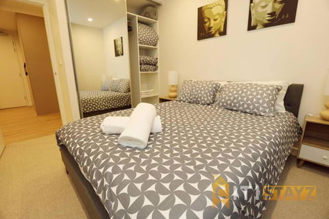Ruby Red, 1Bd 1Bth Apt - Woden CBD - Inverell Accommodation 1