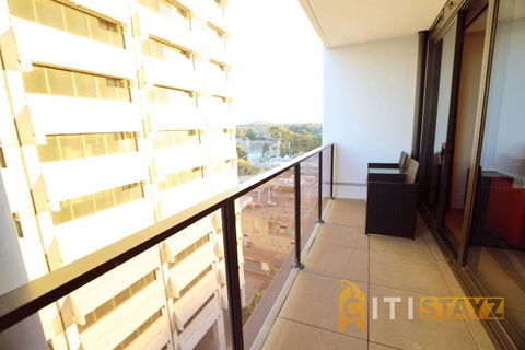 Ruby Red, 1Bd 1Bth Apt - Woden CBD - Inverell Accommodation 2