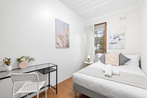 Rustic Double Room - Nearby Stations & Stores - Shared Bathroom - Inverell Accommodation 0