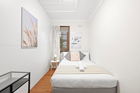 Rustic Double Room - Nearby Stations & Stores - Shared Bathroom - Inverell Accommodation 2