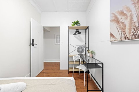 Rustic Double Room - Nearby Stations & Stores - Shared Bathroom - Inverell Accommodation 3