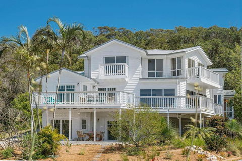 Salt Spray - Inverell Accommodation 0