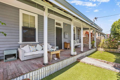 Saltbush Cottage In Fabulous South Fremantle - Inverell Accommodation 0