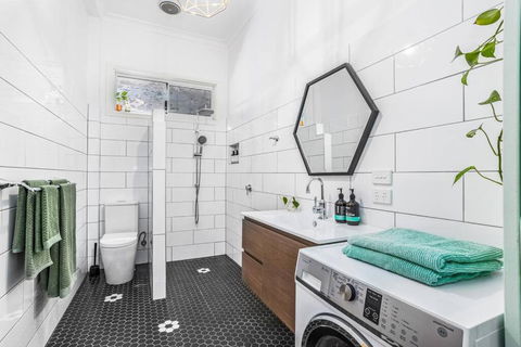 Saltbush Cottage In Fabulous South Fremantle - Inverell Accommodation 3