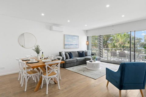 Saltwater Escape - Contemporary Seaside Stunner - Inverell Accommodation 0