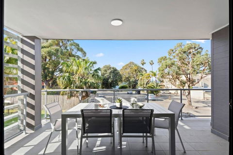 Saltwater Escape - Contemporary Seaside Stunner - Inverell Accommodation 3