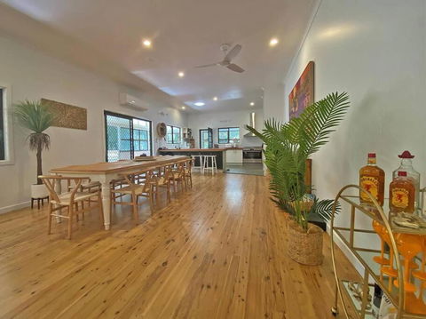 Salty Beach - Inverell Accommodation 1