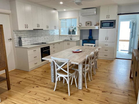 Salty Dog - Inverell Accommodation 1