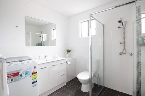 Salty Vibes - Inverell Accommodation 2
