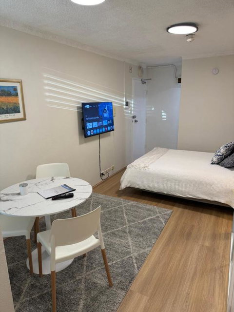 Sam The Central Studio - Inverell Accommodation 1