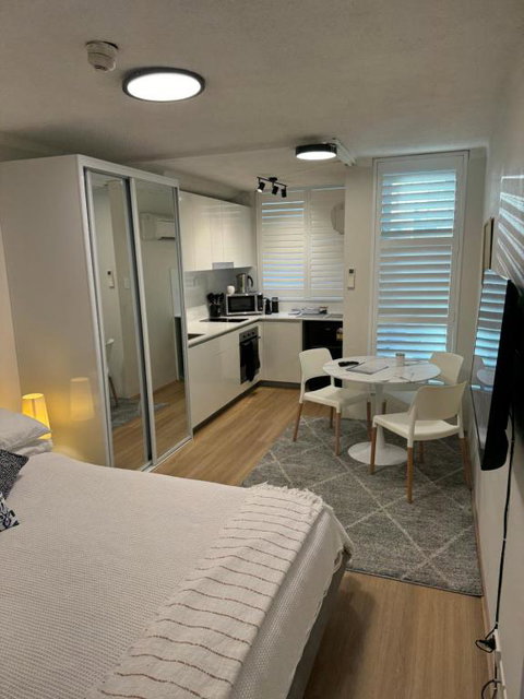 Sam The Central Studio - Inverell Accommodation 0