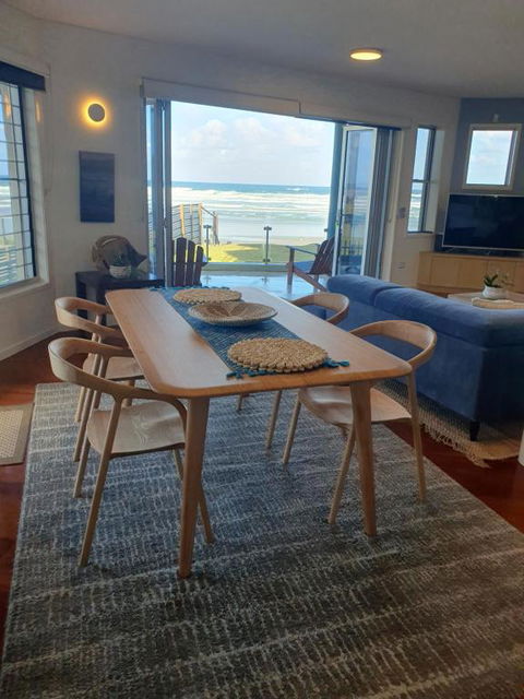 Sanbah-Surf, Views, Beach - Inverell Accommodation 2