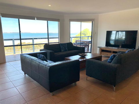 Sandcastle - A Esplanade Place, Stunning Views - Inverell Accommodation 1