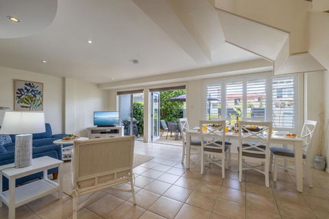 Sandcastles 4 -8 Ala Moana Way - Inverell Accommodation 1