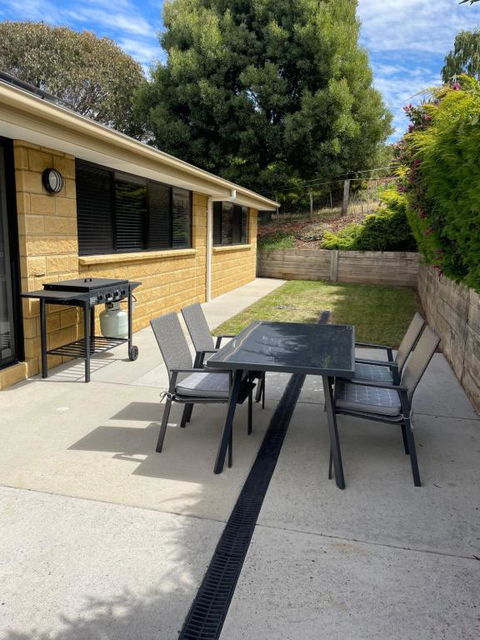 Sandstone Family Apartment - Inverell Accommodation 2