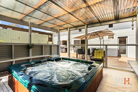Sandy Bay Getaway W Spa 4 Bdr - Inverell Accommodation 0