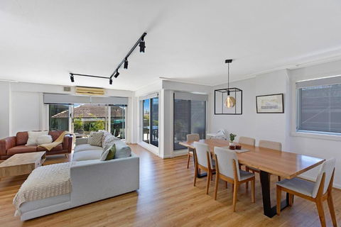 Sandy Cove Apartment The Entrance 8 - Inverell Accommodation 0