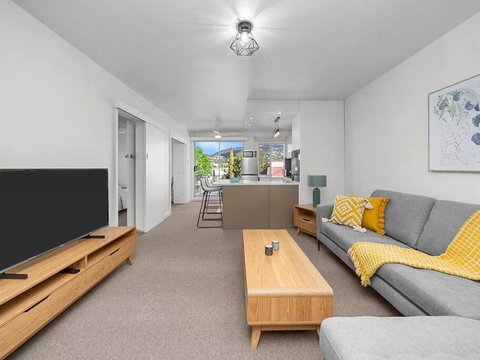 Sandy Bay Apartment With Hobart River View, Near UTAS - Stroll To Cafes And Shops - Inverell Accommodation 2