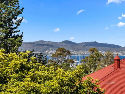 Sandy Bay Apartment With Hobart River View, Near UTAS - Stroll To Cafes And Shops - Inverell Accommodation 1