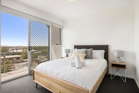 Spacious Apartment With Generous Entertaining - Inverell Accommodation 2
