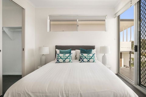 Spacious Apartment With Generous Entertaining - Inverell Accommodation 3