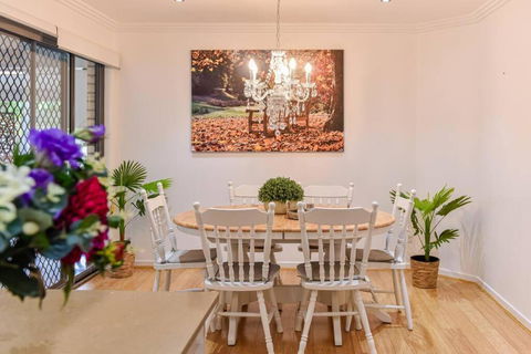 The Arcadia - Entire Luxurious English Cottage With Huge Privacy Near CBD - Inverell Accommodation 1