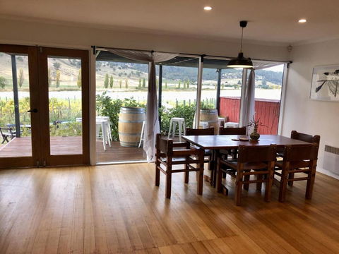 The Harvest, Ese Vineyard Cottage - Inverell Accommodation 3
