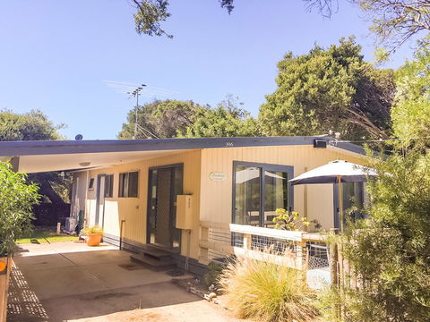 Beachwalk Cottage - Inverell Accommodation 3