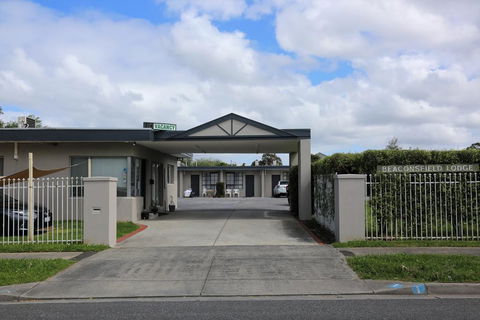 Beaconsfield Lodge Motel - Inverell Accommodation 0