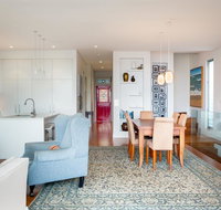 Beautiful Renovated Home With Water Views and Yard - Inverell Accommodation