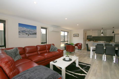 Bedrock - 11 Twynam Street, Jindabyne - Inverell Accommodation 3