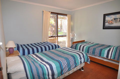 BEECHWOOD - SURF SIDE - Inverell Accommodation 3