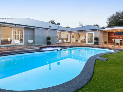 Bella Casa - Luxury Boutique Holiday Home With Heated Pool! - Inverell Accommodation 3