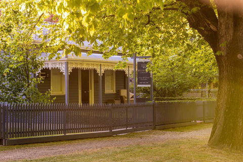 Belmont At Beechworth 2 Bedrooms, 2 Bathrooms, 2 Couples - Inverell Accommodation 0
