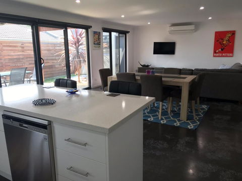 Ben's Place - Modern & Convenient - Inverell Accommodation 1
