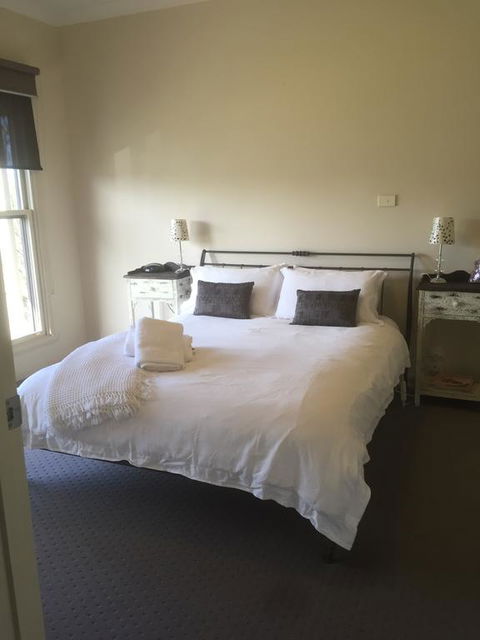 Bennett House Horsham - Inverell Accommodation 0