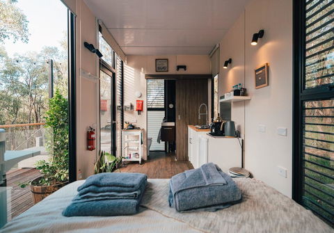 Big Tiny Paz Seven Hills Tiny House, Tallarook - Inverell Accommodation 1
