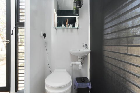 Big Tiny Paz Seven Hills Tiny House, Tallarook - Inverell Accommodation 2