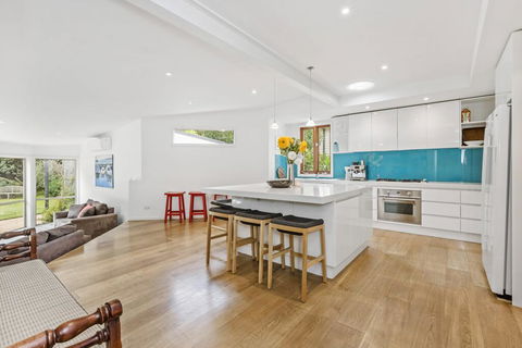 BIRDSONG - MORNINGTON - Inverell Accommodation 0