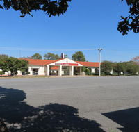 Bishops Lodge Narrandera - Inverell Accommodation