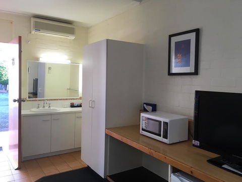 Bishops Lodge Narrandera - Inverell Accommodation 3