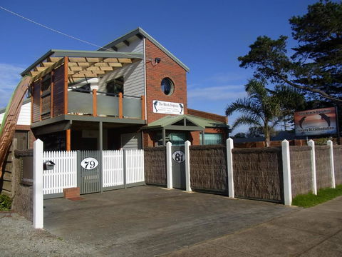 Black Dolphin Waterfront Apartment - Inverell Accommodation 1