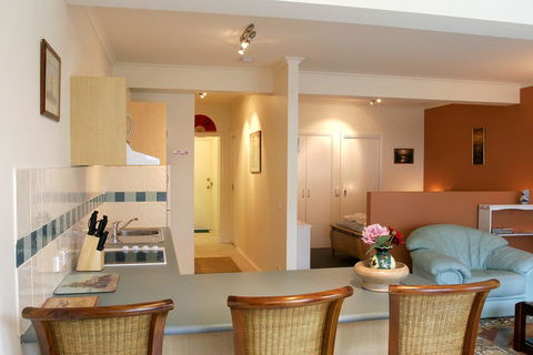 Black Dolphin Waterfront Apartment - Inverell Accommodation 2